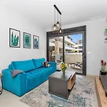 Lovely First Floor Apartment, Heating Pool !