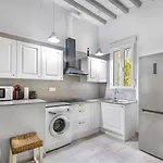 Modern & Bright Loft Near Market
