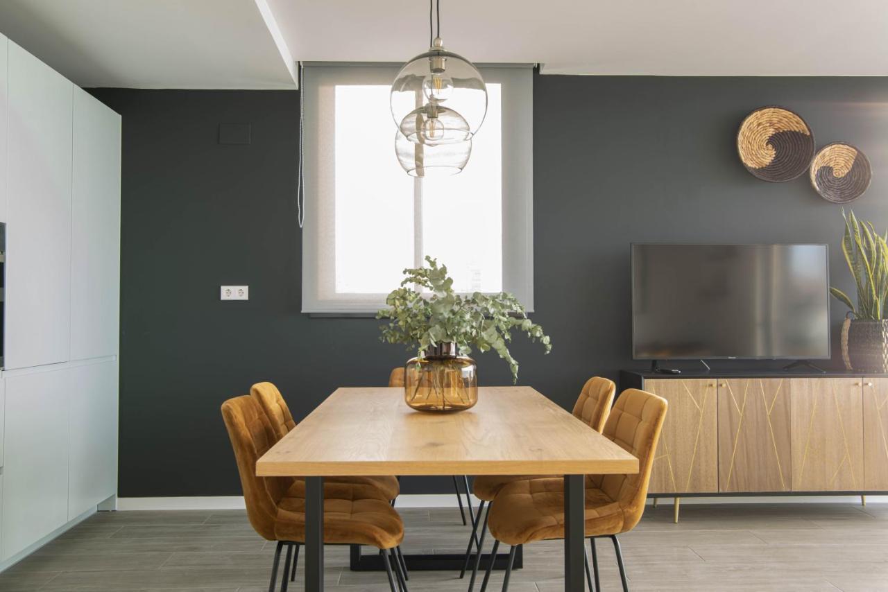 Modern Sea Front East Wind Apartment