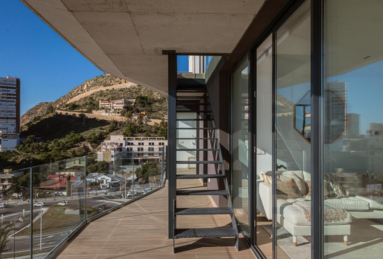 Modern Sea Front Jacuzzi Blue Sky Appartement