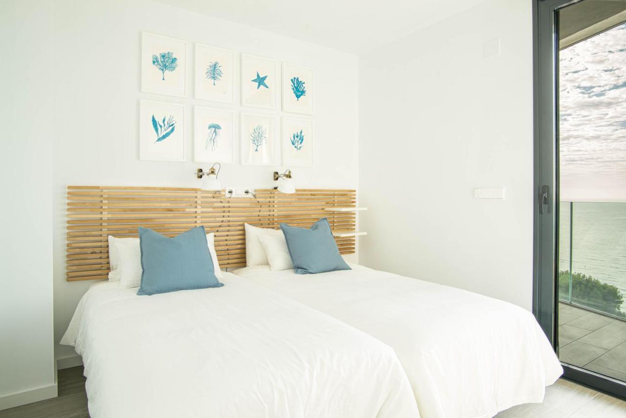 Modern Sea Front East Wind Apartment