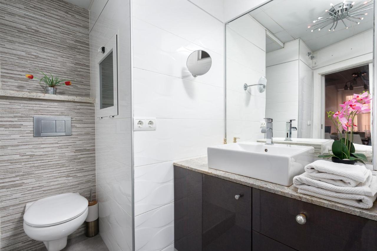 Modern Flat In Apartment *