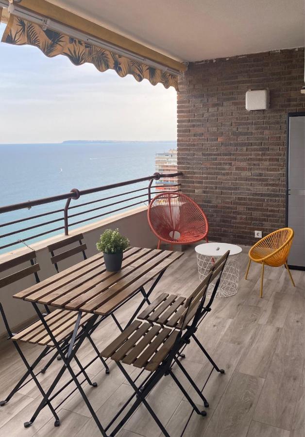 Apartment Apartamento Con Terraza Y Vistas Al Mar. Urb Monte Y Mar