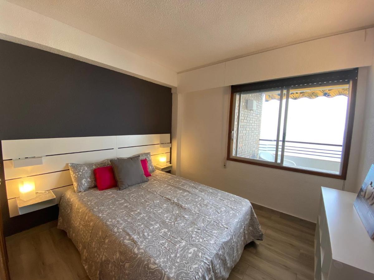 Apartamento Con Terraza Y Vistas Al Mar. Urb Monte Y Mar