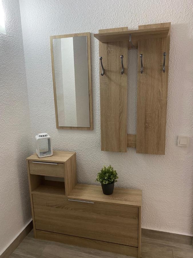 Apartamento Con Terraza Y Vistas Al Mar. Urb Monte Y Mar Apartment *