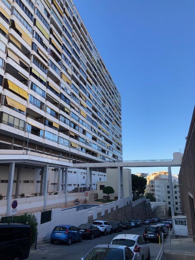 Apartamento Con Terraza Y Vistas Al Mar. Urb Monte Y Mar * Alicante