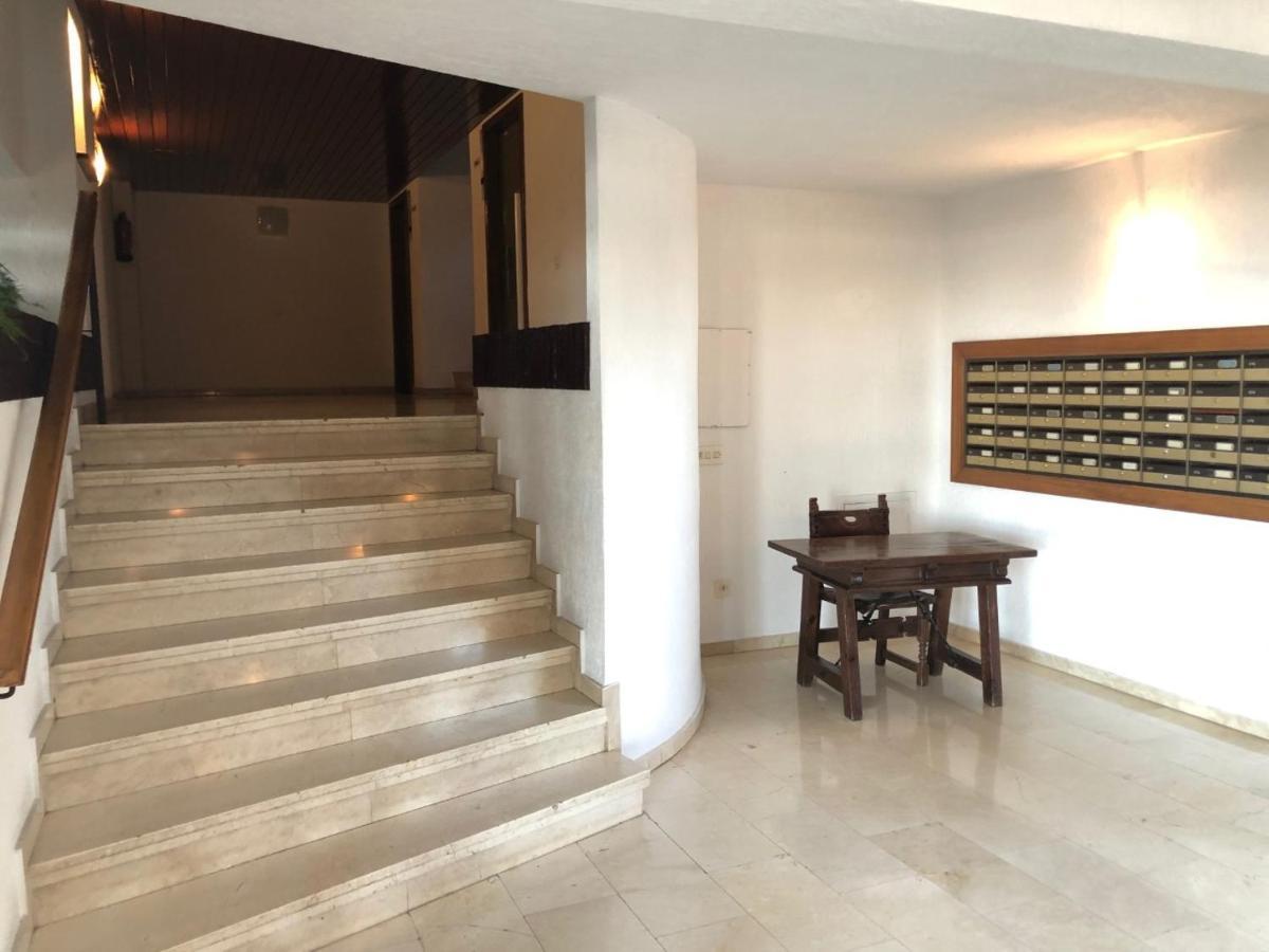 Apartamento Con Terraza Y Vistas Al Mar. Urb Monte Y Mar * Alicante