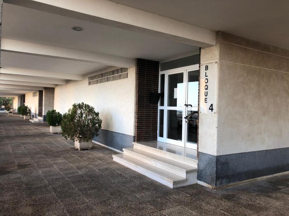 Apartamento Con Terraza Y Vistas Al Mar. Urb Monte Y Mar *