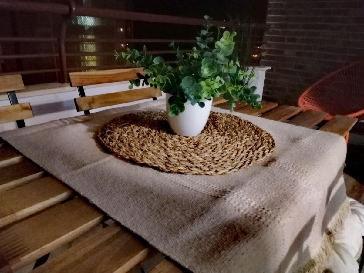 Apartamento Con Terraza Y Vistas Al Mar. Urb Monte Y Mar * Alicante