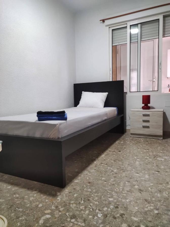 Homestay P-3- комната в квартире для 1 человека в центре *