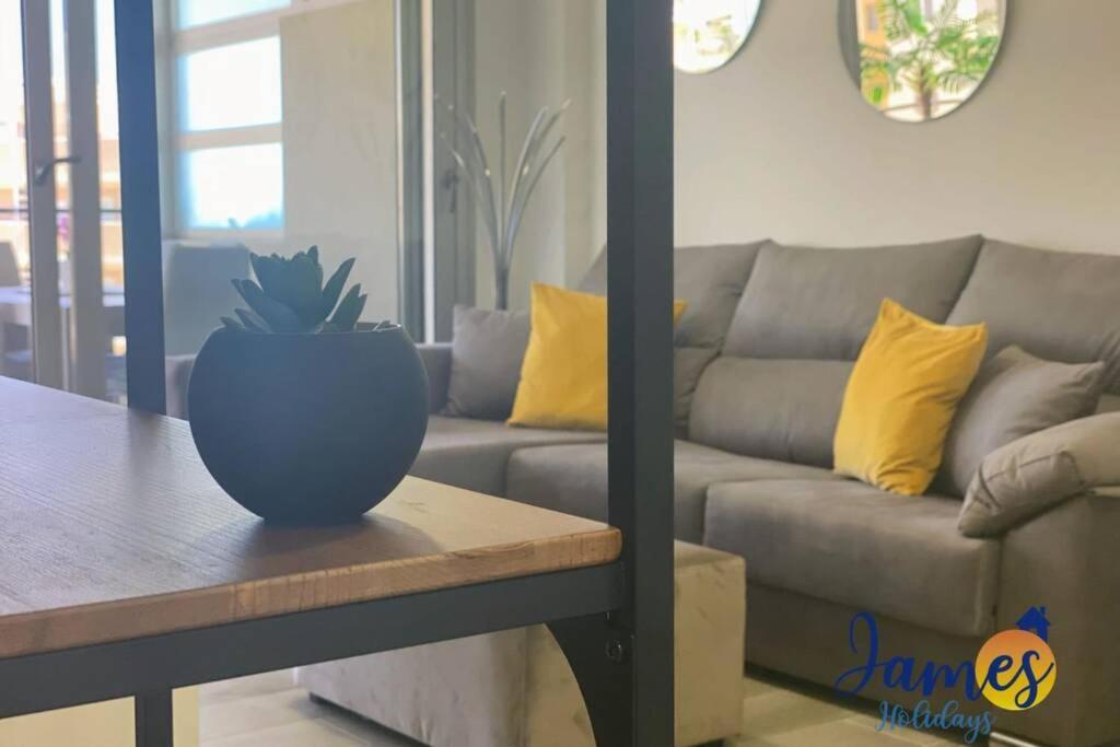 Hills Luxury With Comm Pool Apartamento