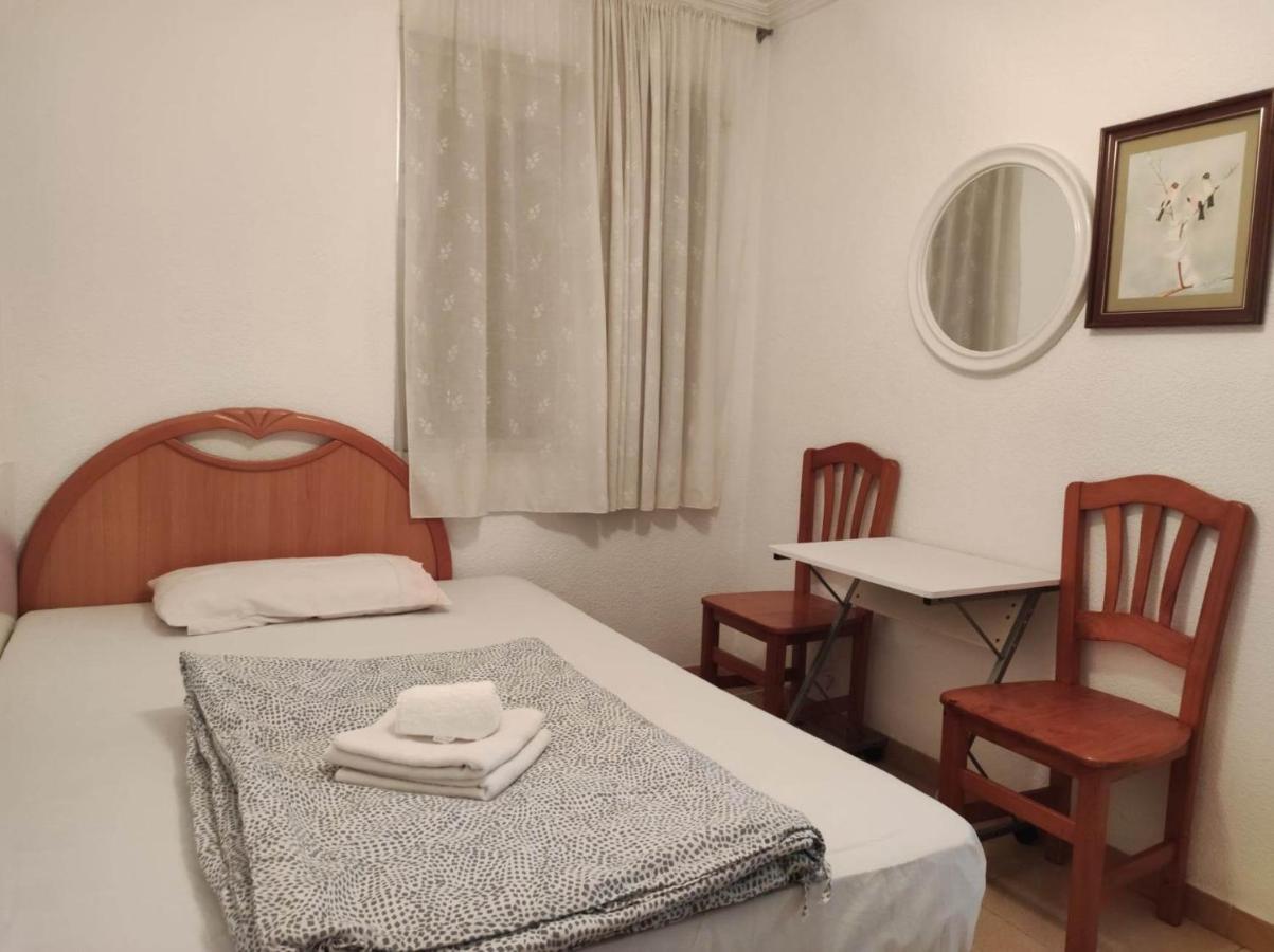 30-3- бюджетная комната в квартире для 2 человека, Homestay *