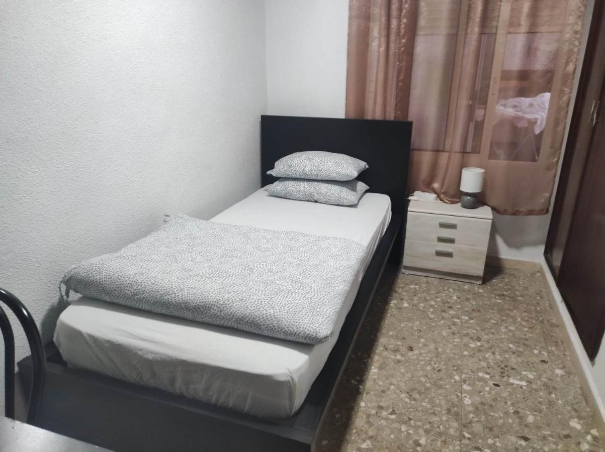 P-3- комната в квартире для 1 человека в центре Homestay *