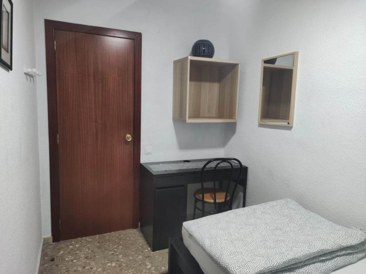 Homestay P-3- комната в квартире для 1 человека в центре *