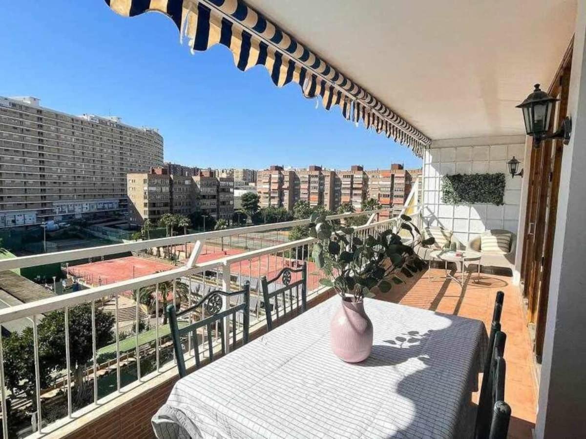 Muy Luminoso, Con Piscina Y A 5 Min De La Playa. Appartement
