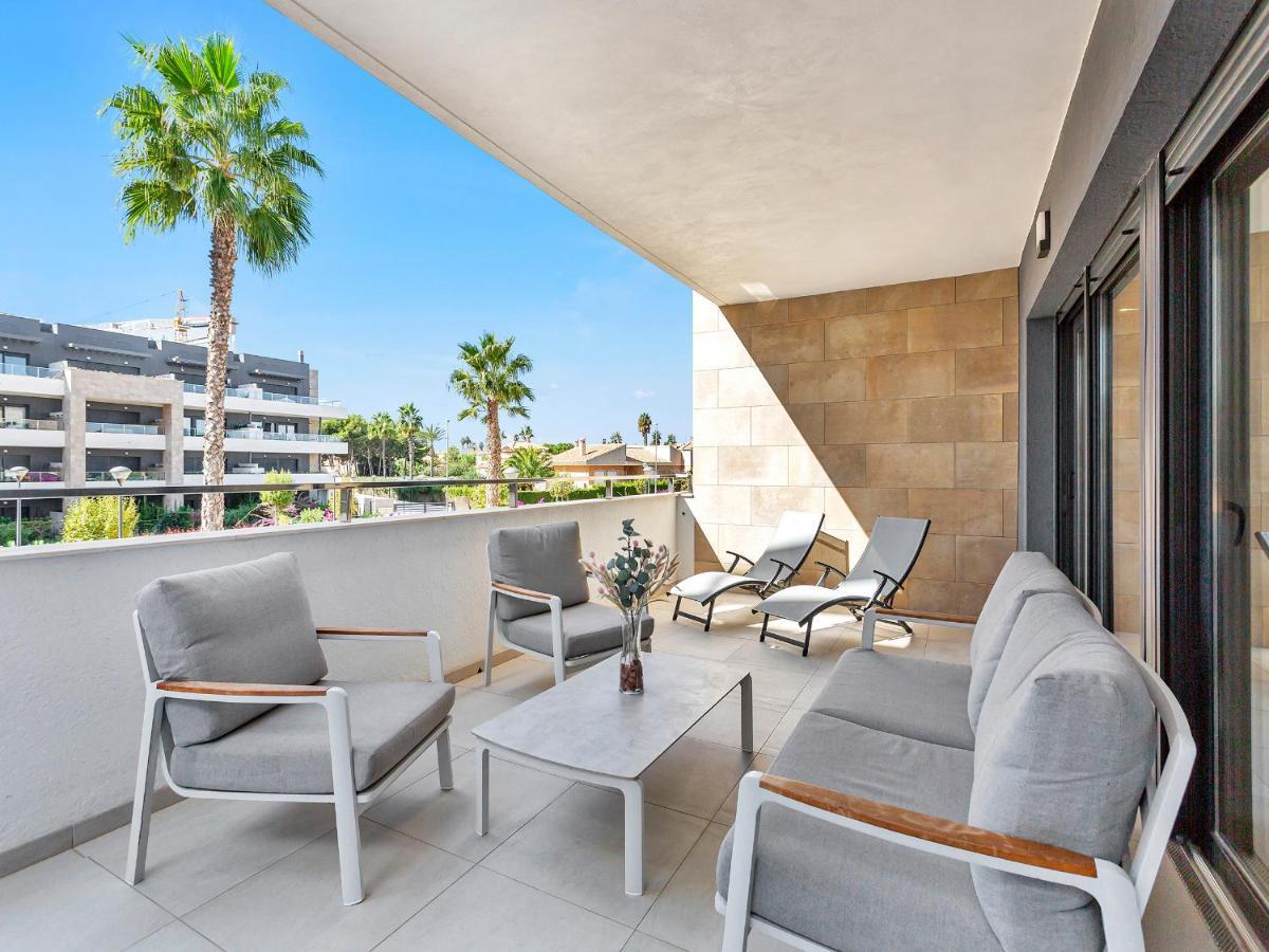 Lovely First Floor Apartment, Heating Pool ! *