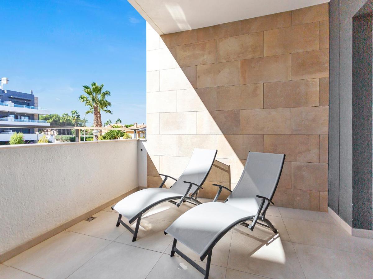 Lovely First Floor Apartment, Heating Pool ! Apartment