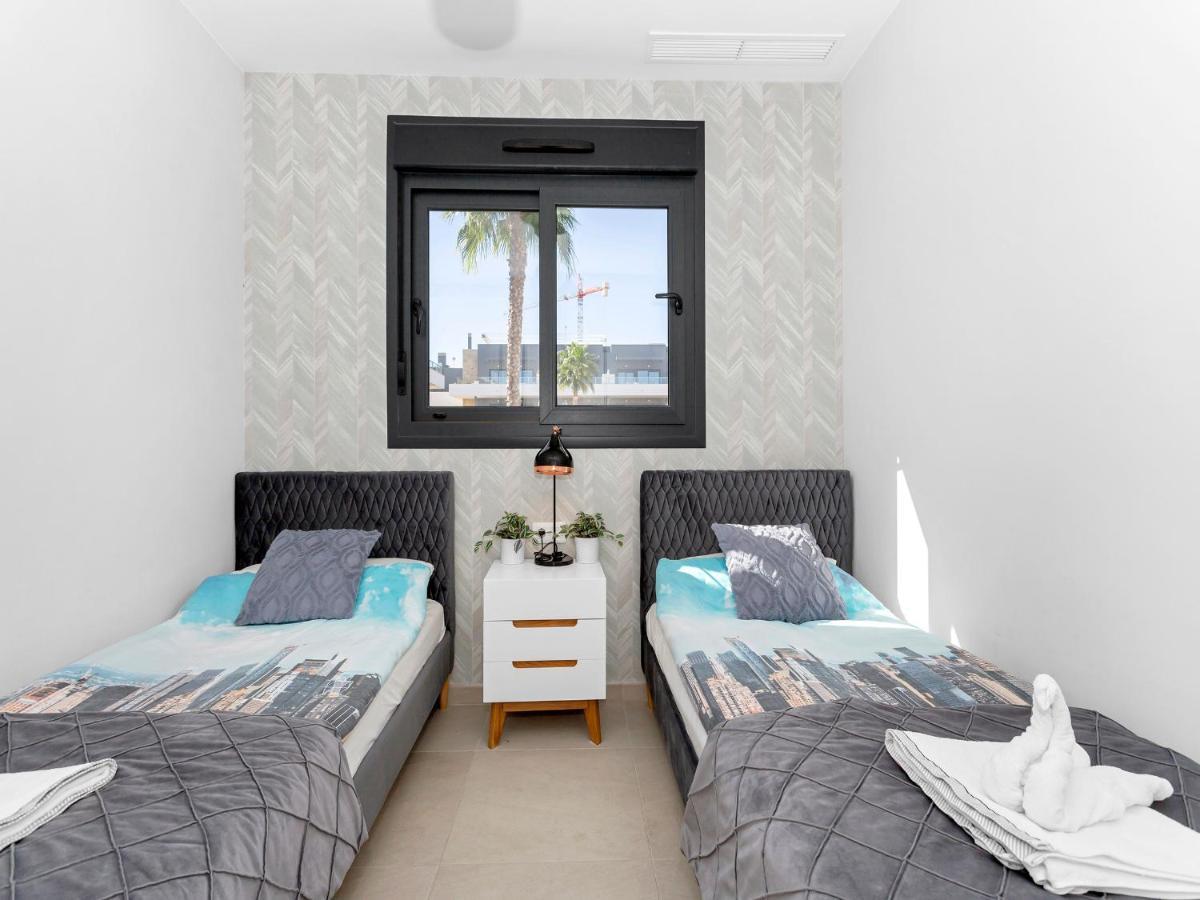 Lovely First Floor Apartment, Heating Pool ! Apartment *