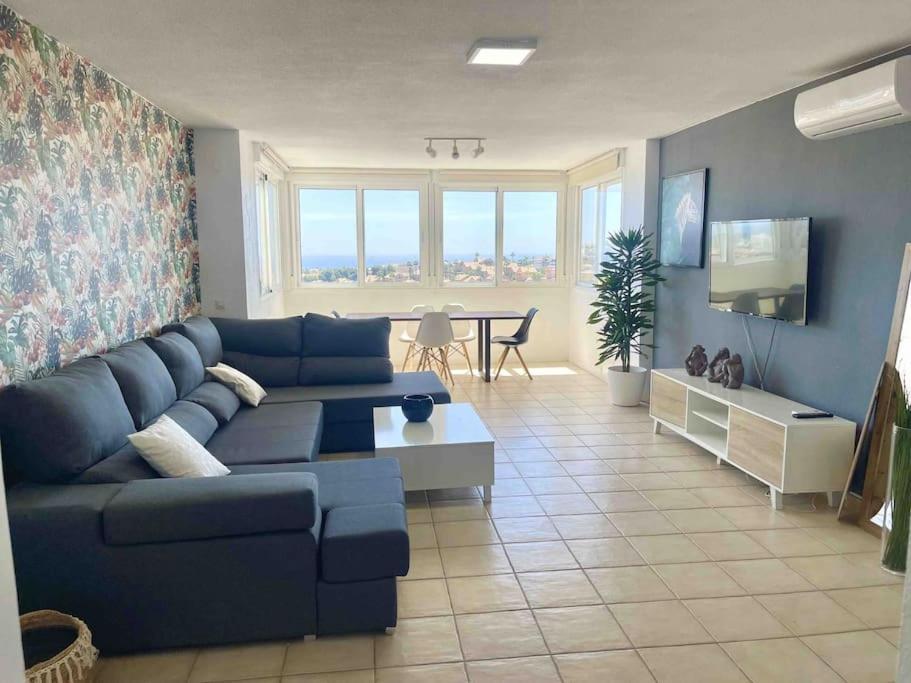 Apartment Sea Views *