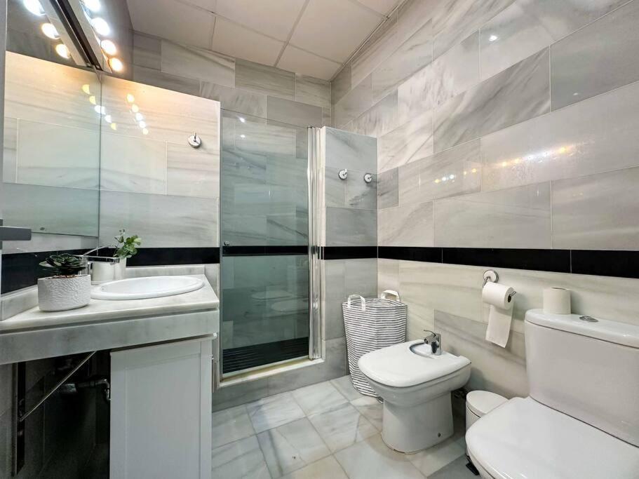 Casa Najera. Elegancia Y Amplitud En Pleno Centro. Apartamento Alicante