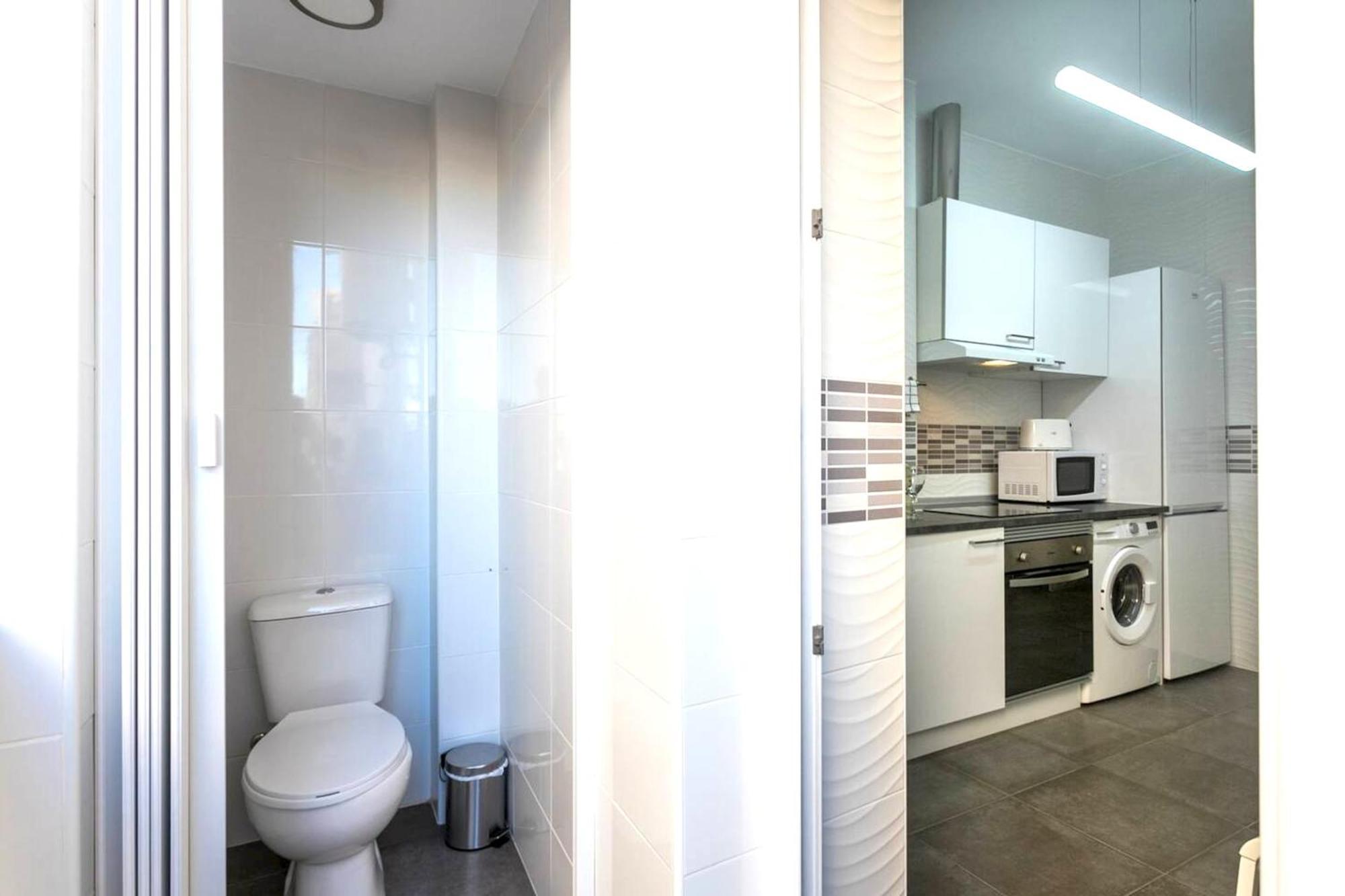 Spacious With Terrace In 120m² Air Conditioned Apartment *