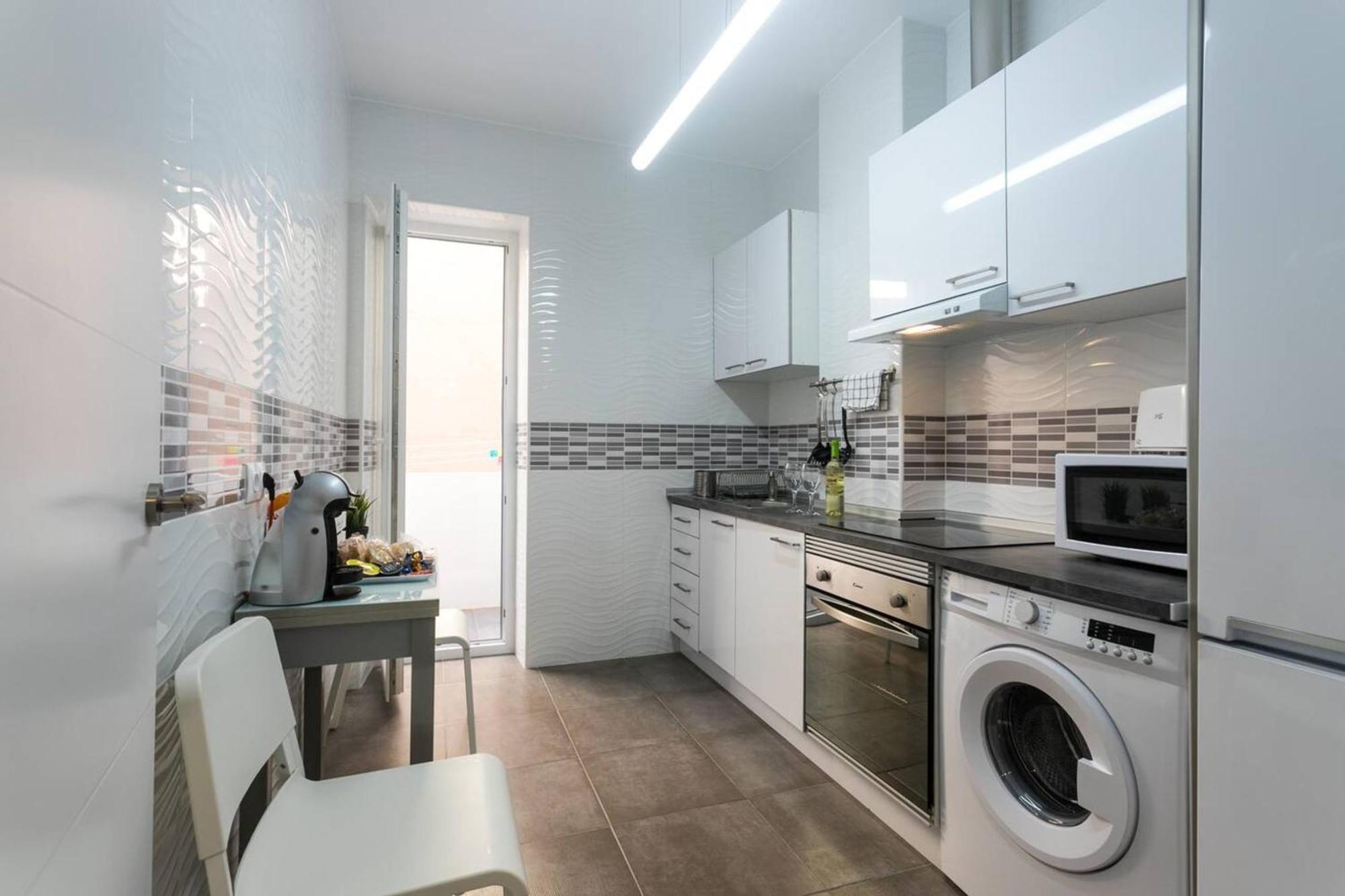 Spacious With Terrace In 120m² Air Conditioned Apartment Alicante