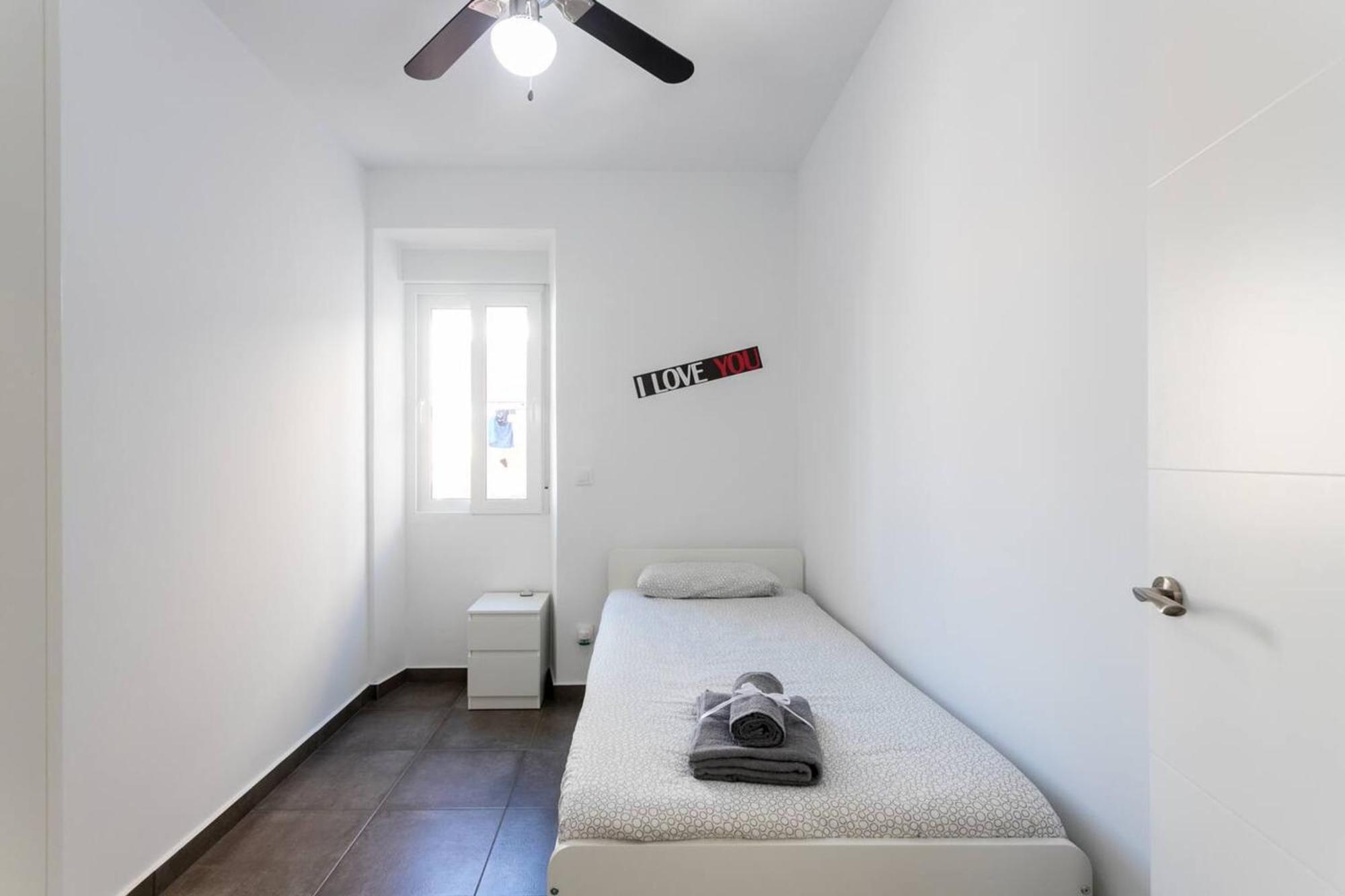 Spacious With Terrace In 120m² Air Conditioned Apartment *
