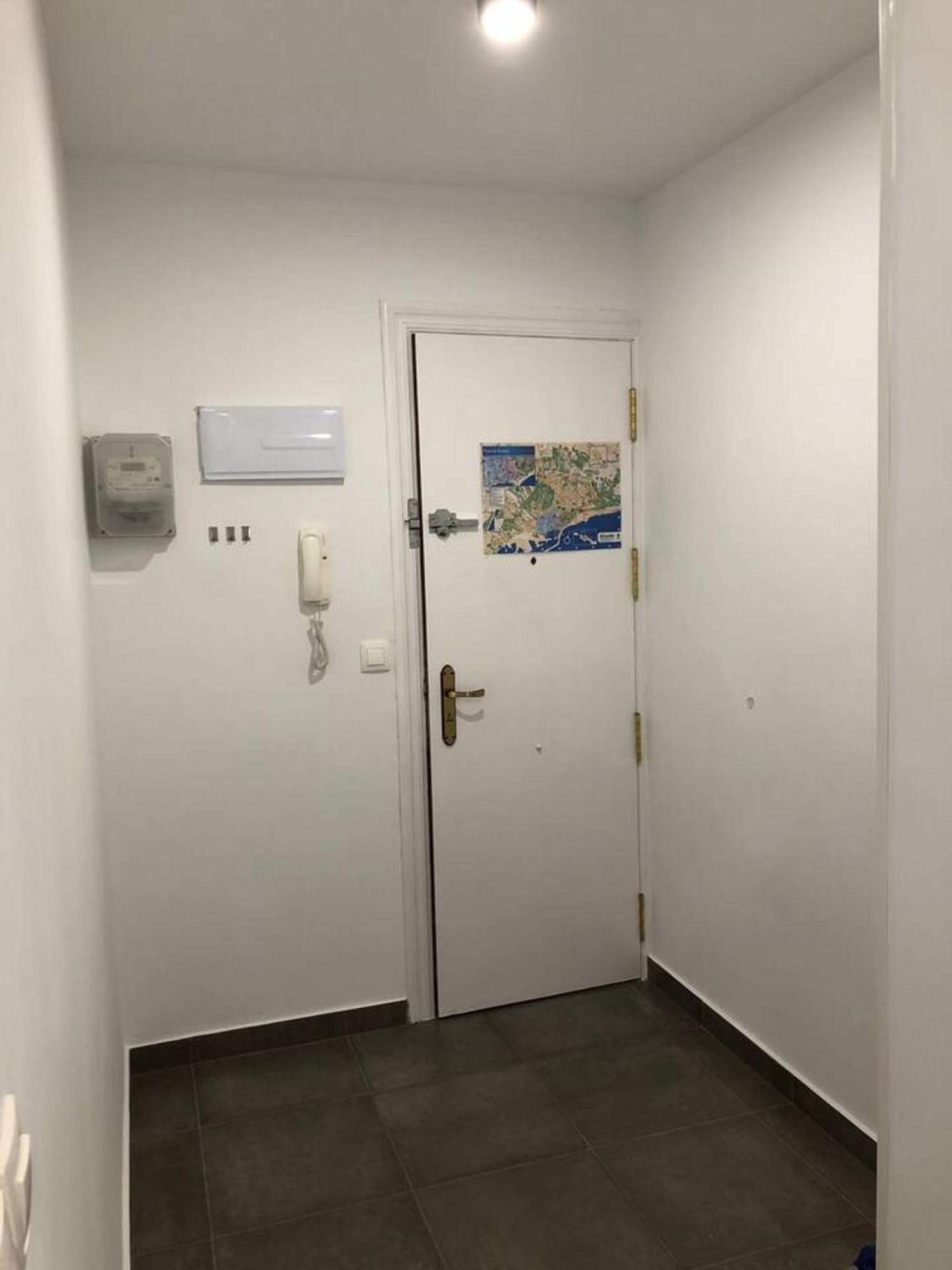 Spacious With Terrace In 120m² Air Conditioned Apartment Alicante