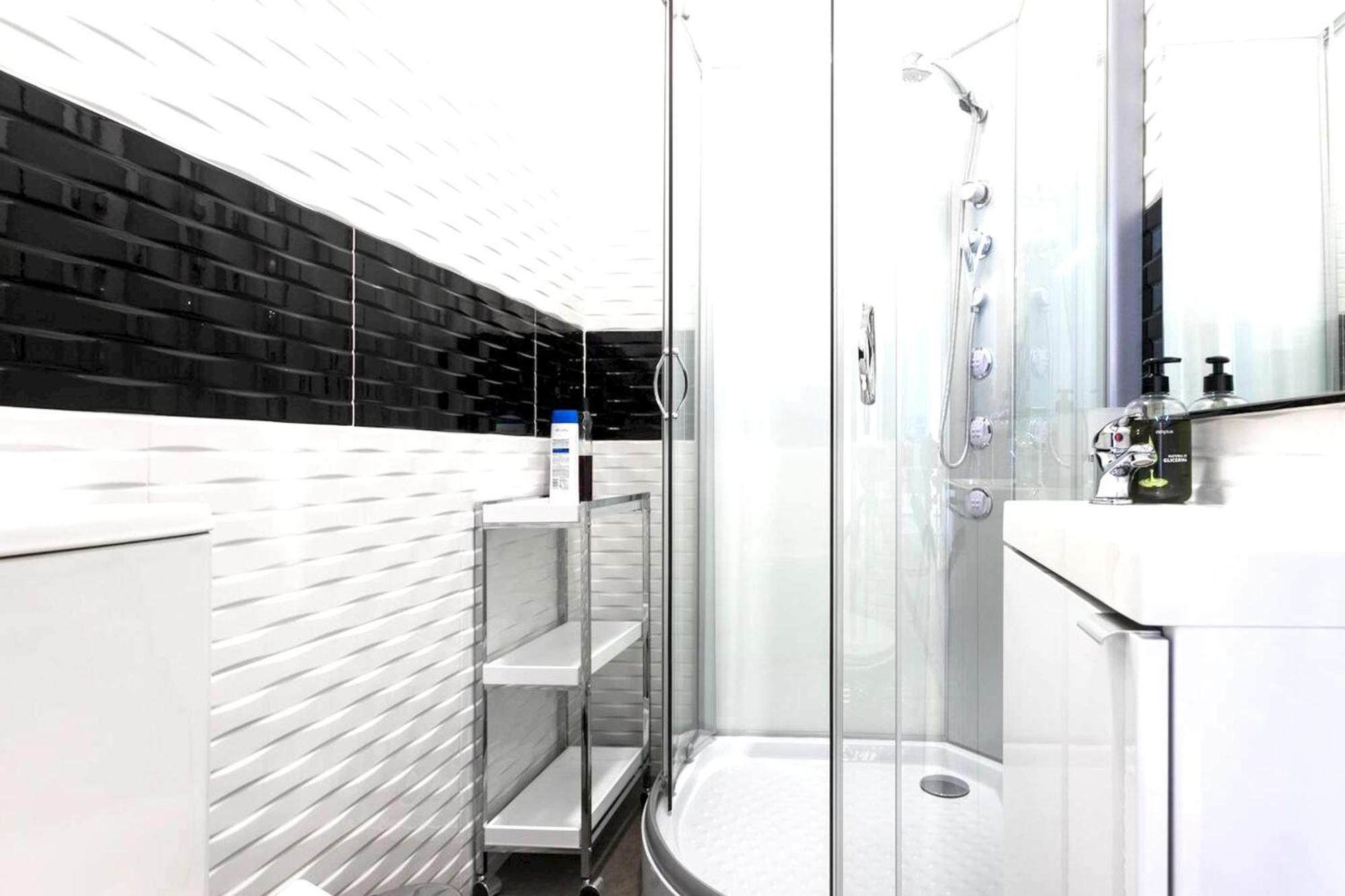 Spacious With Terrace In 120m² Air Conditioned