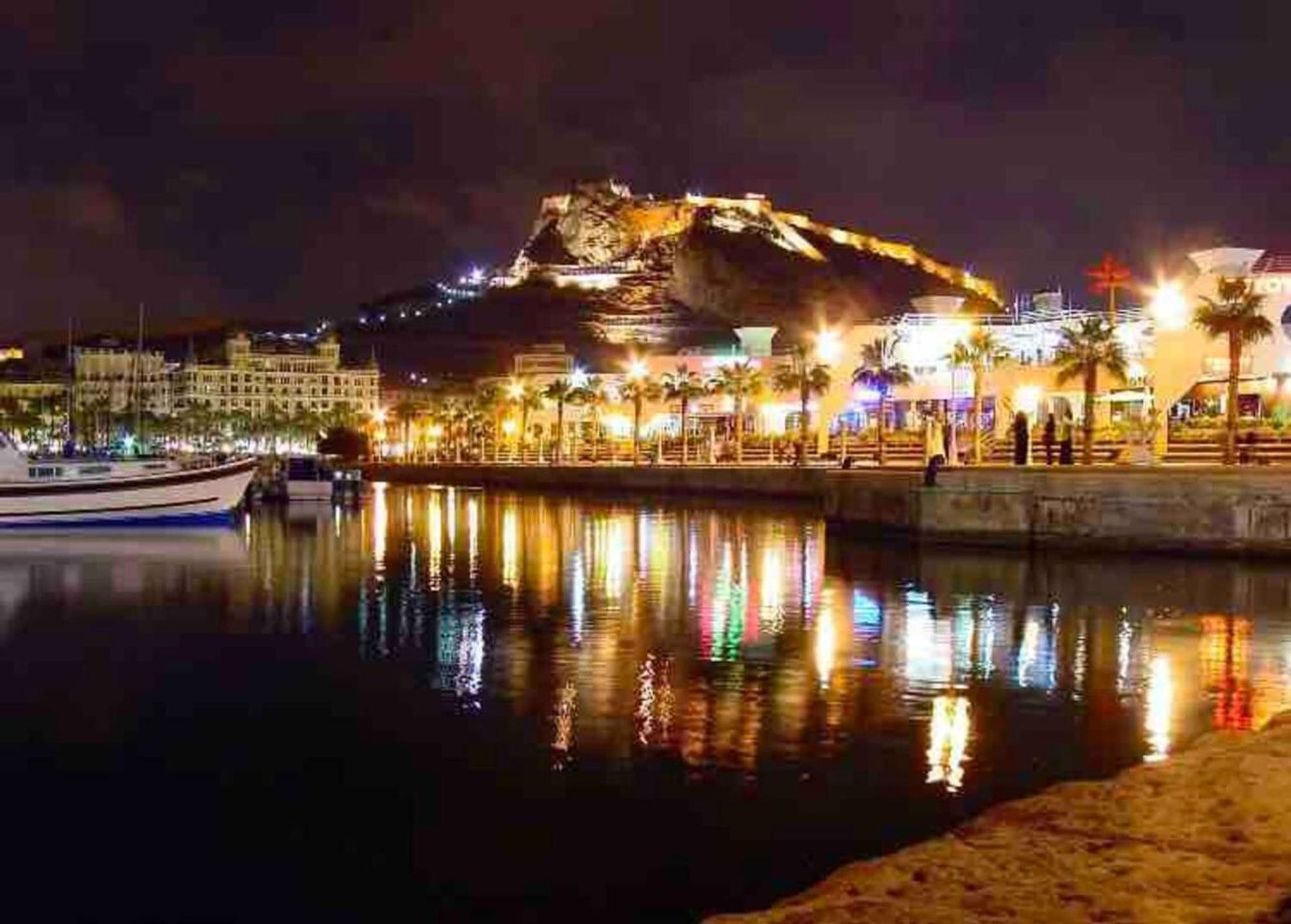 Apartment Spacious With Terrace In 120m² Air Conditioned Alicante