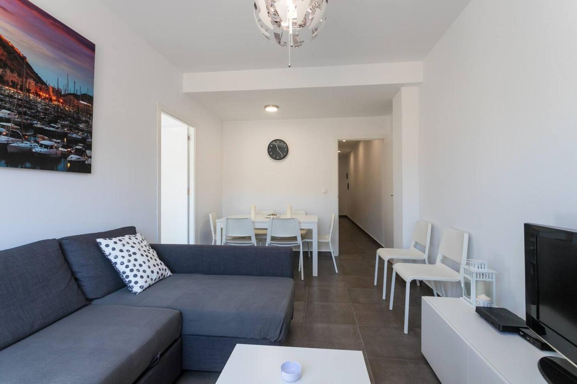 Spacious With Terrace In 120m² Air Conditioned