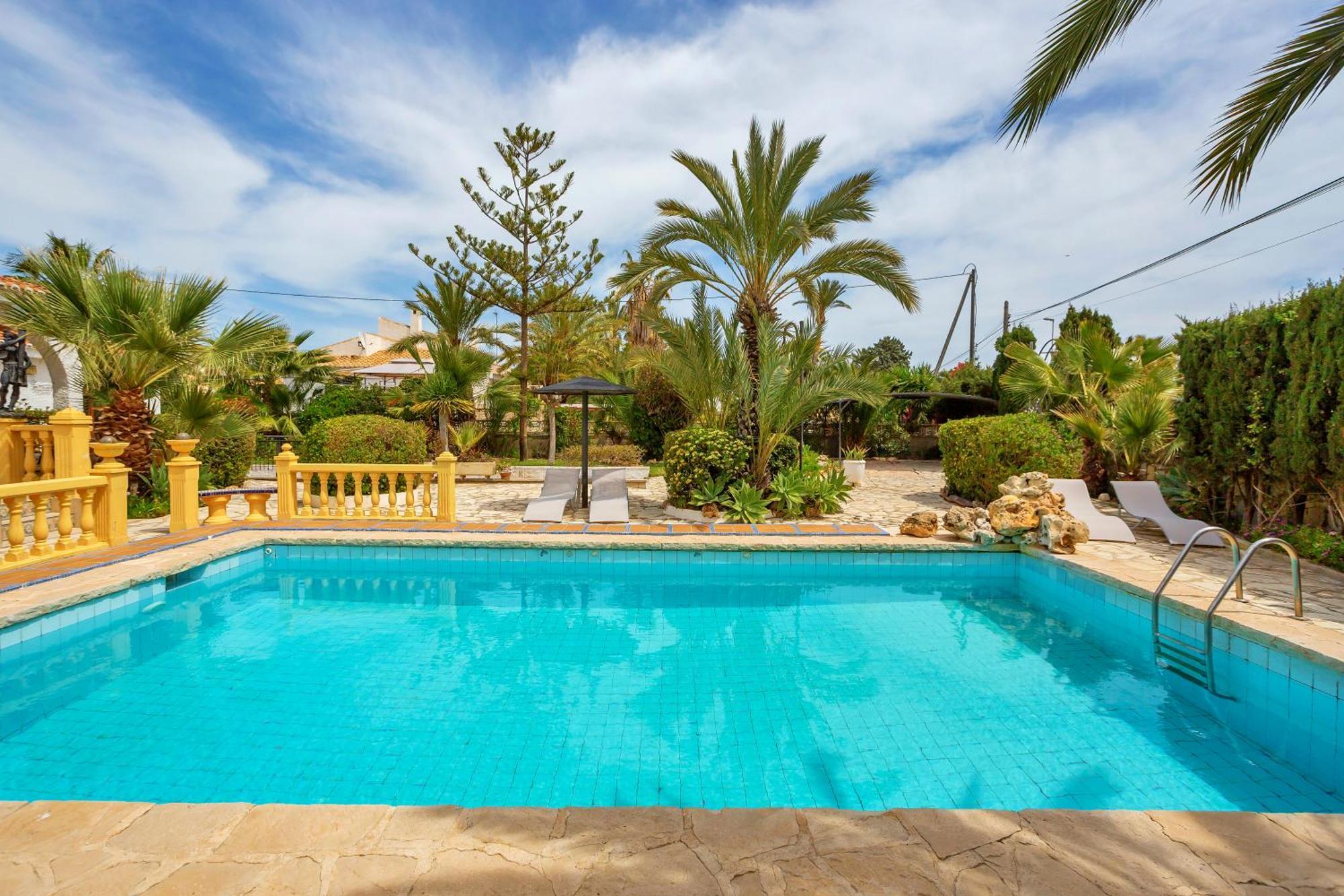 La Font With Pool And Bbq