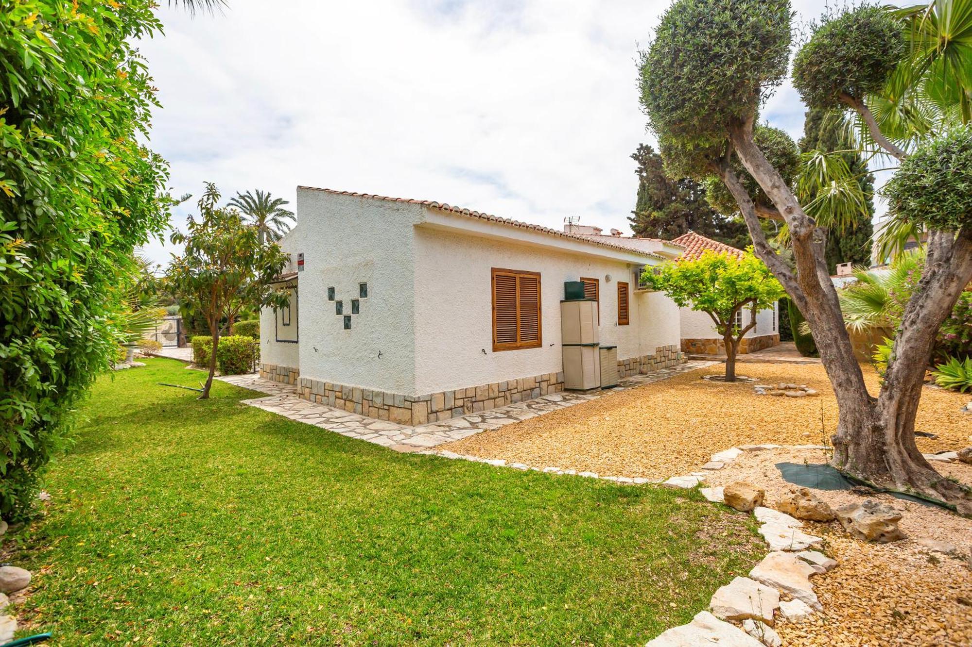 La Font With Pool And Bbq
