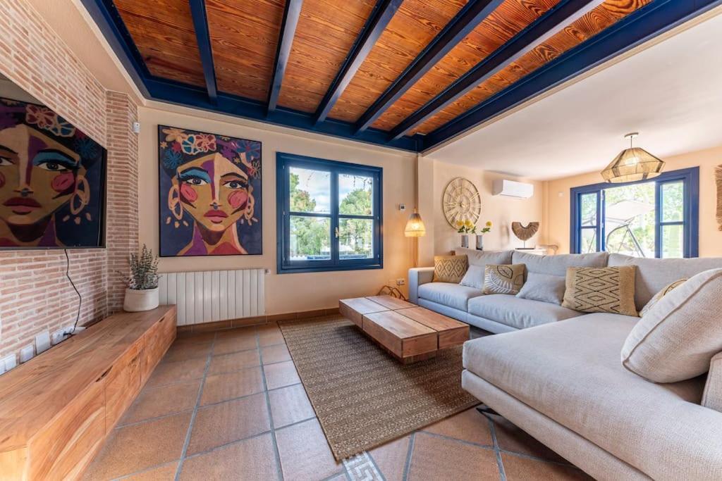 Lucentum Villa *