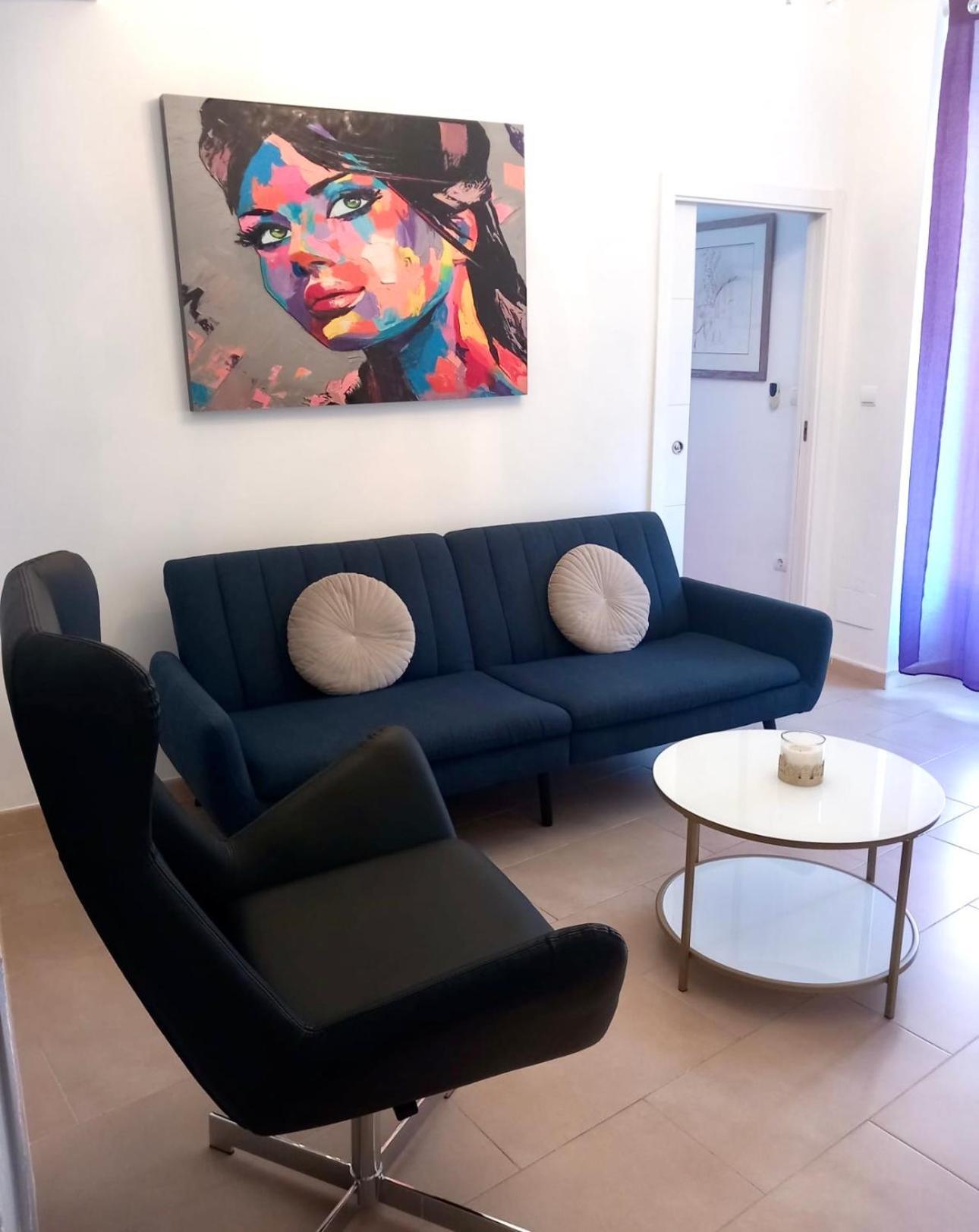 Modern Flat In Apartment *