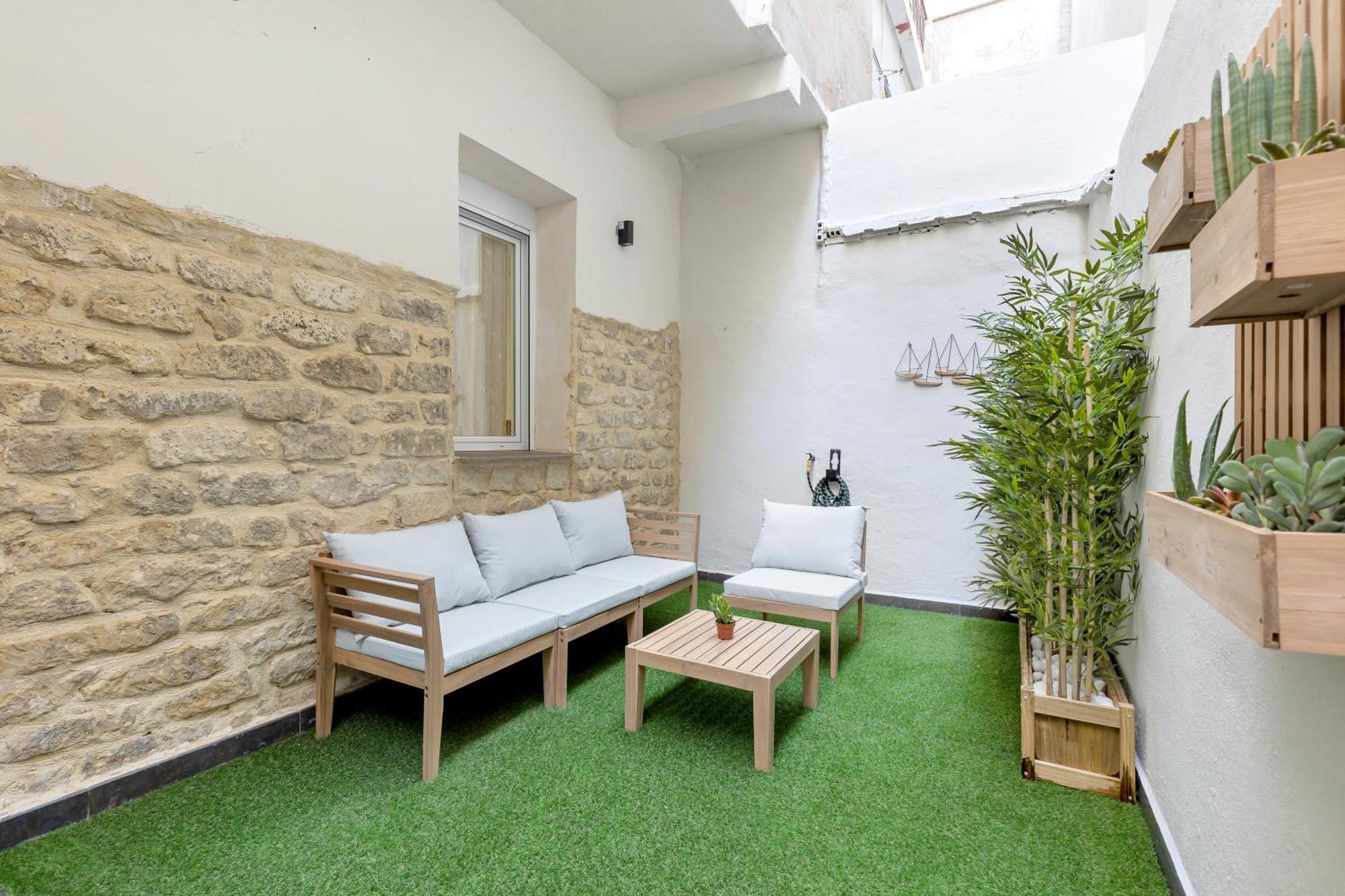 Modern With Patio In Appartement Alicante