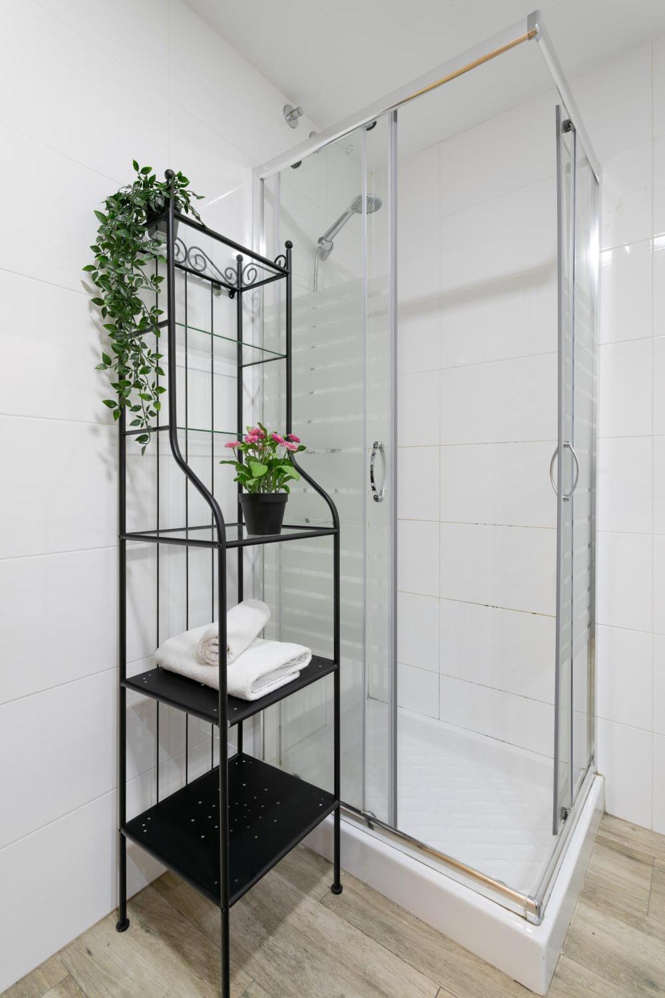 San Leandro, Centro Apartment *