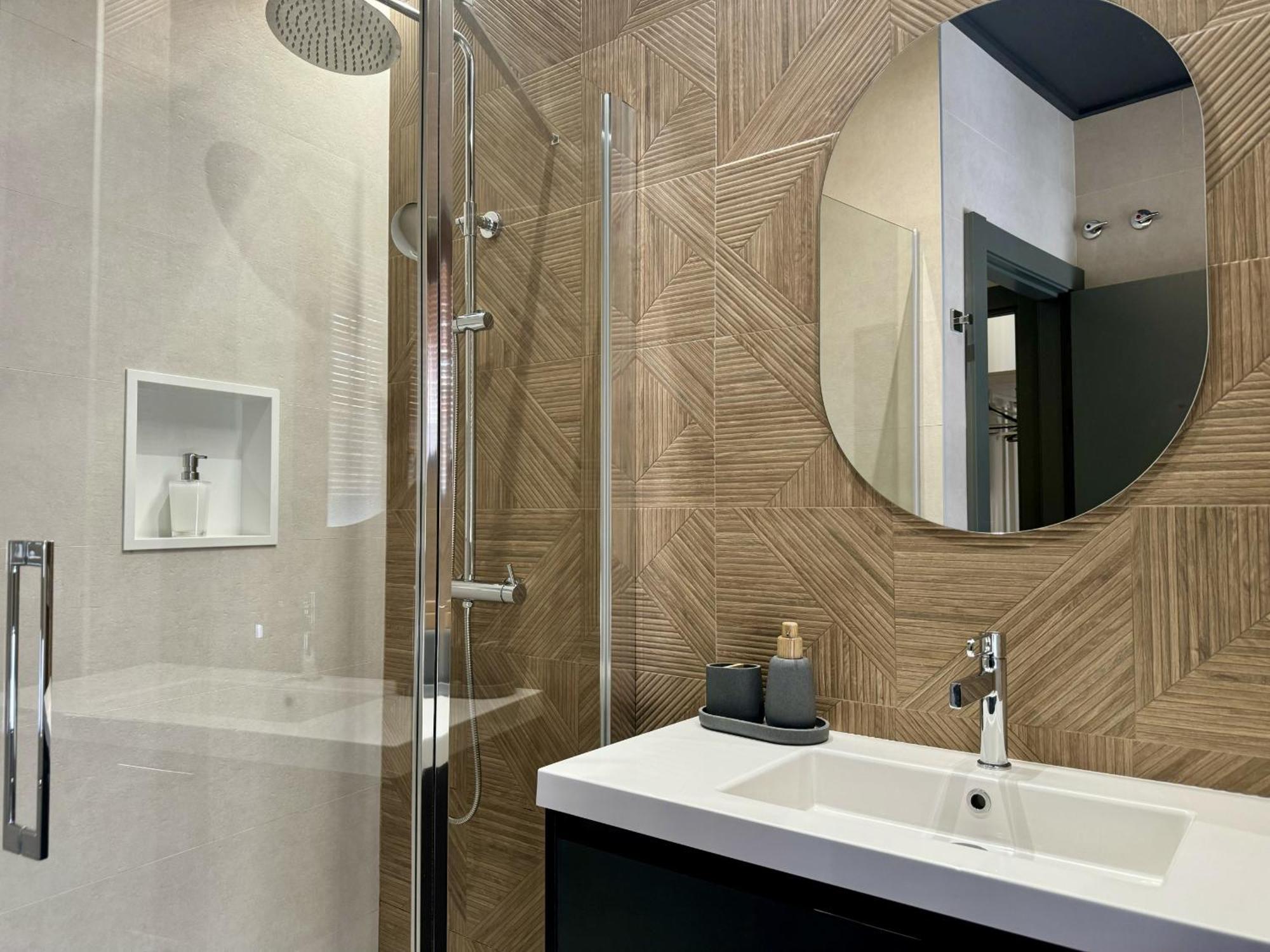 Modern Charm In Barrio Apartment Alicante