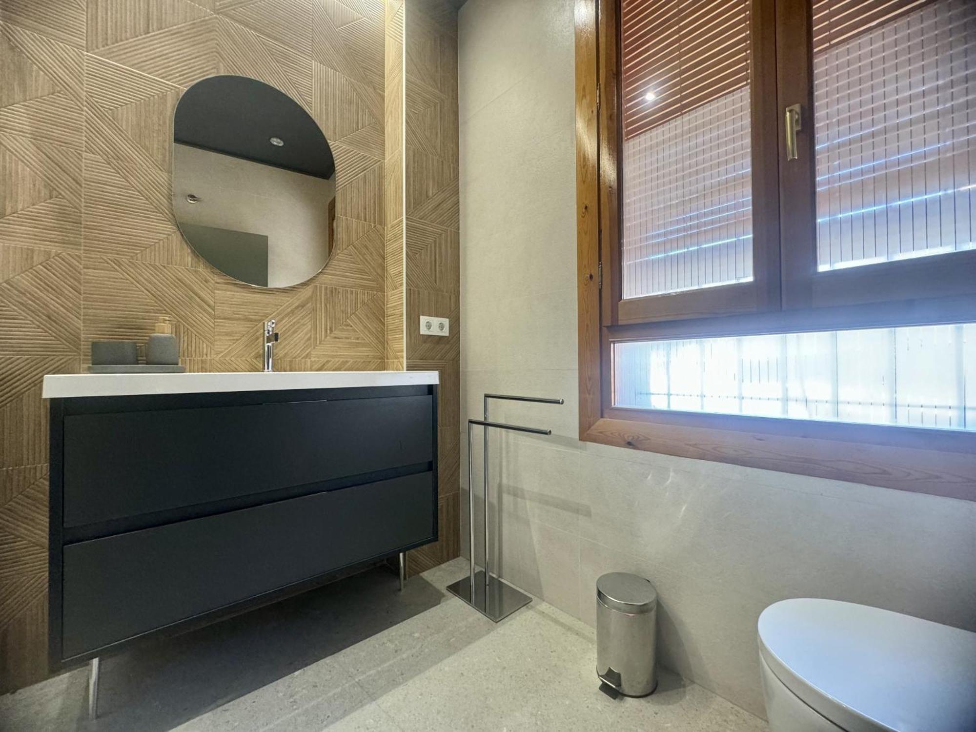 Apartment Modern Charm In Barrio Alicante