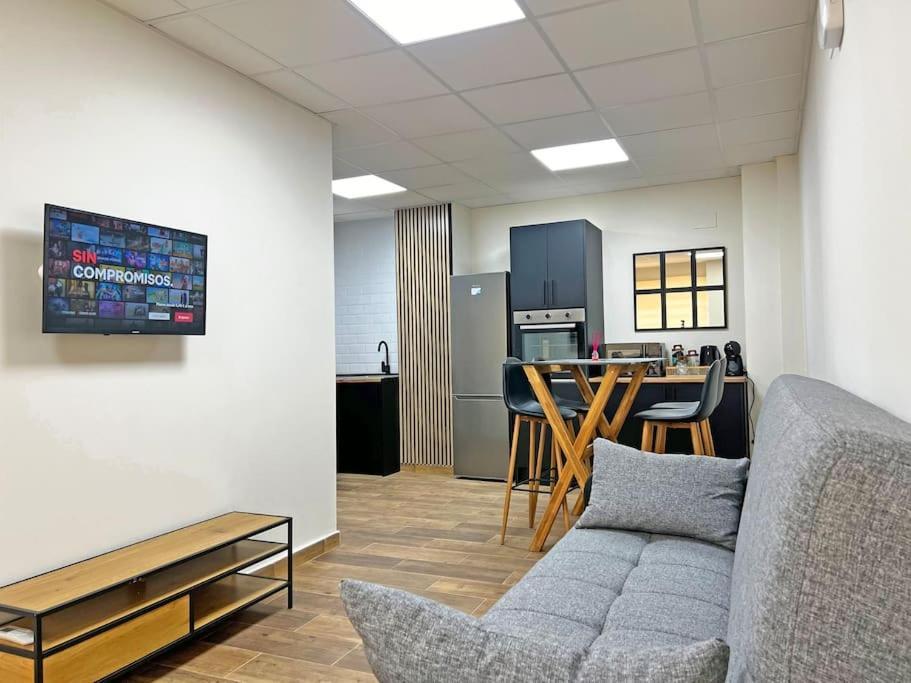 Apartamento Nuevo, Plaza De Toros, Airc *