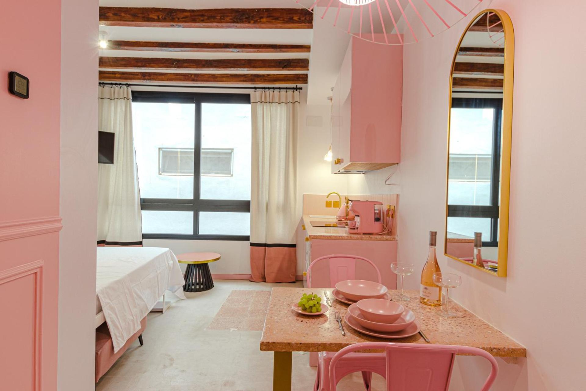 Glamorous Pink In Center Apartment Alicante