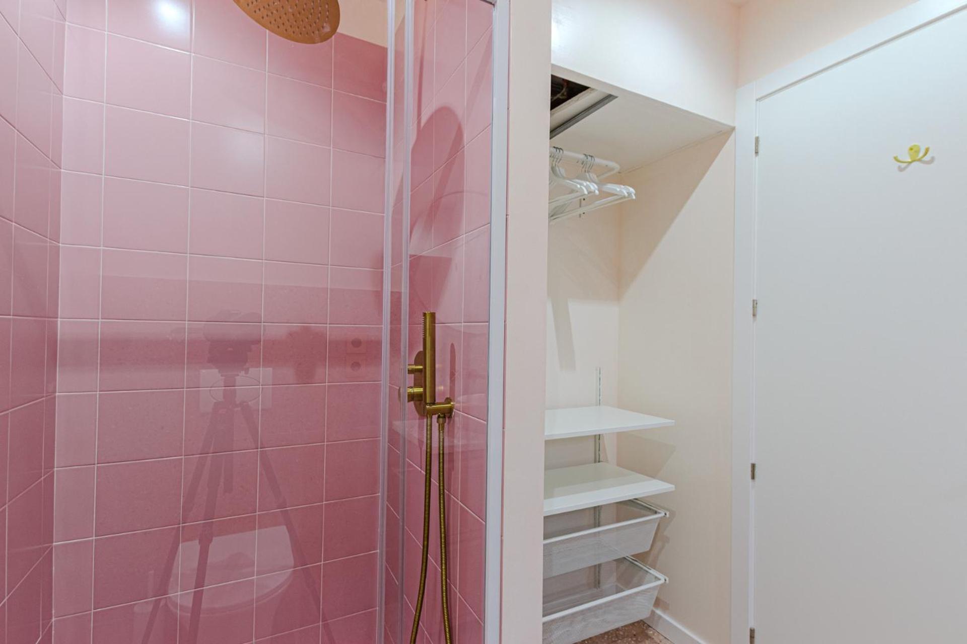 Apartment Glamorous Pink In Center Alicante