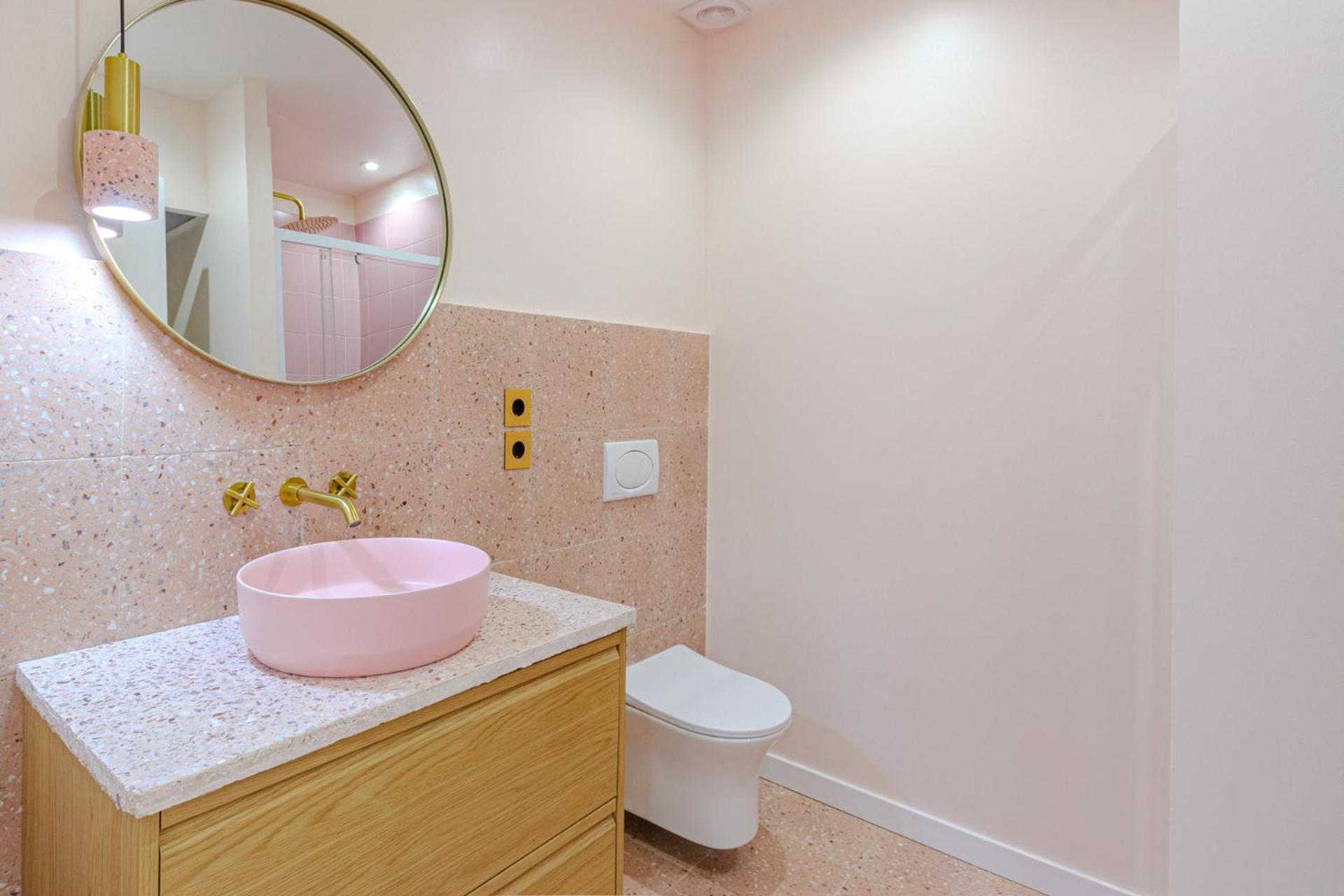 Glamorous Pink In Center Alicante