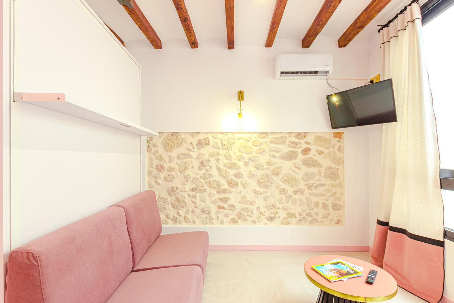 Apartment Glamorous Pink In Center