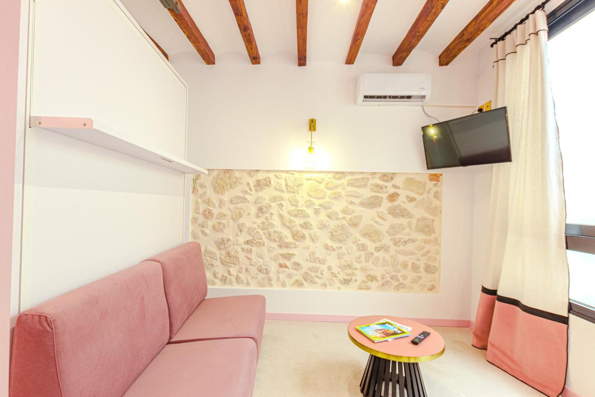 Apartment Glamorous Pink In Center