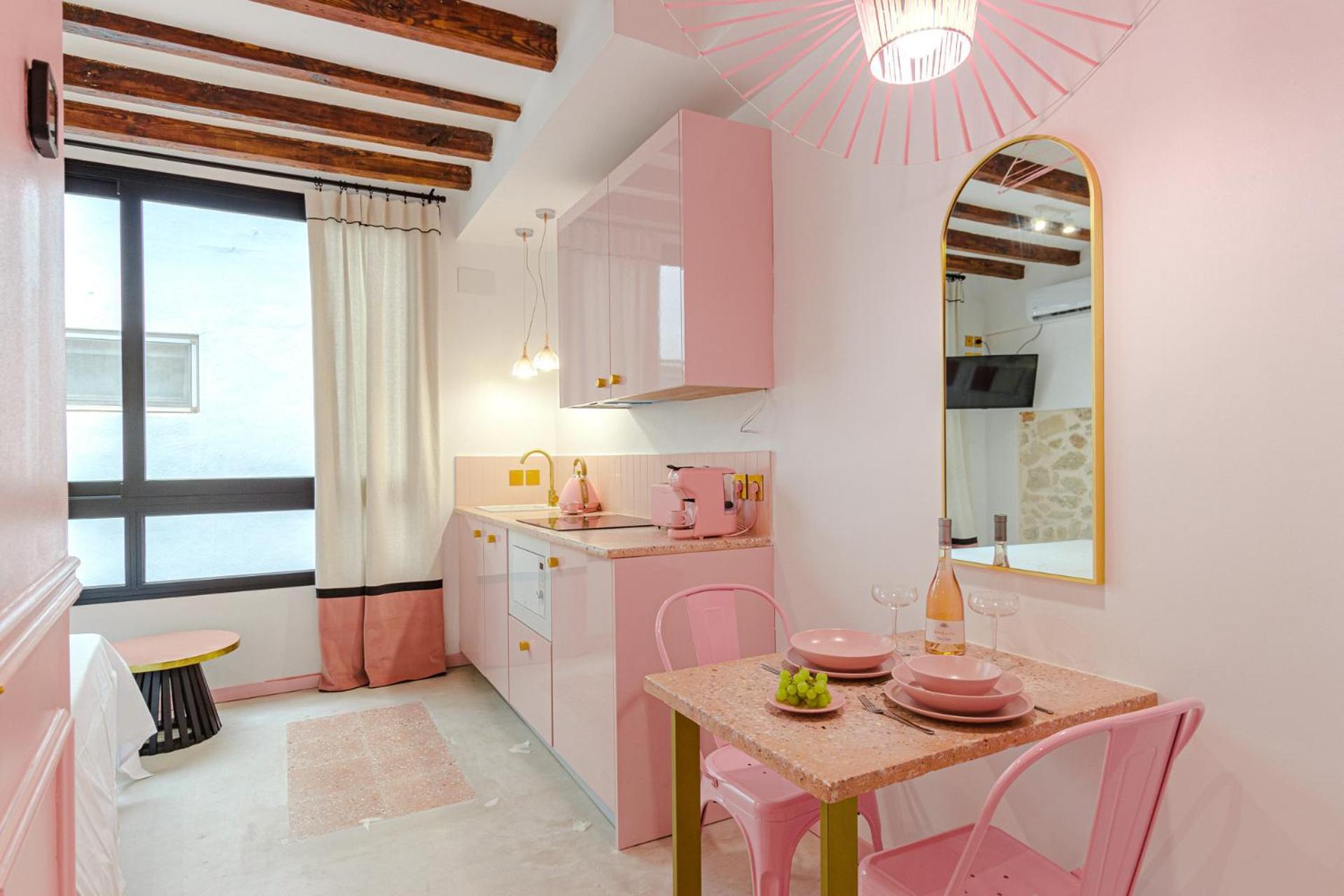 Glamorous Pink In Center Apartment