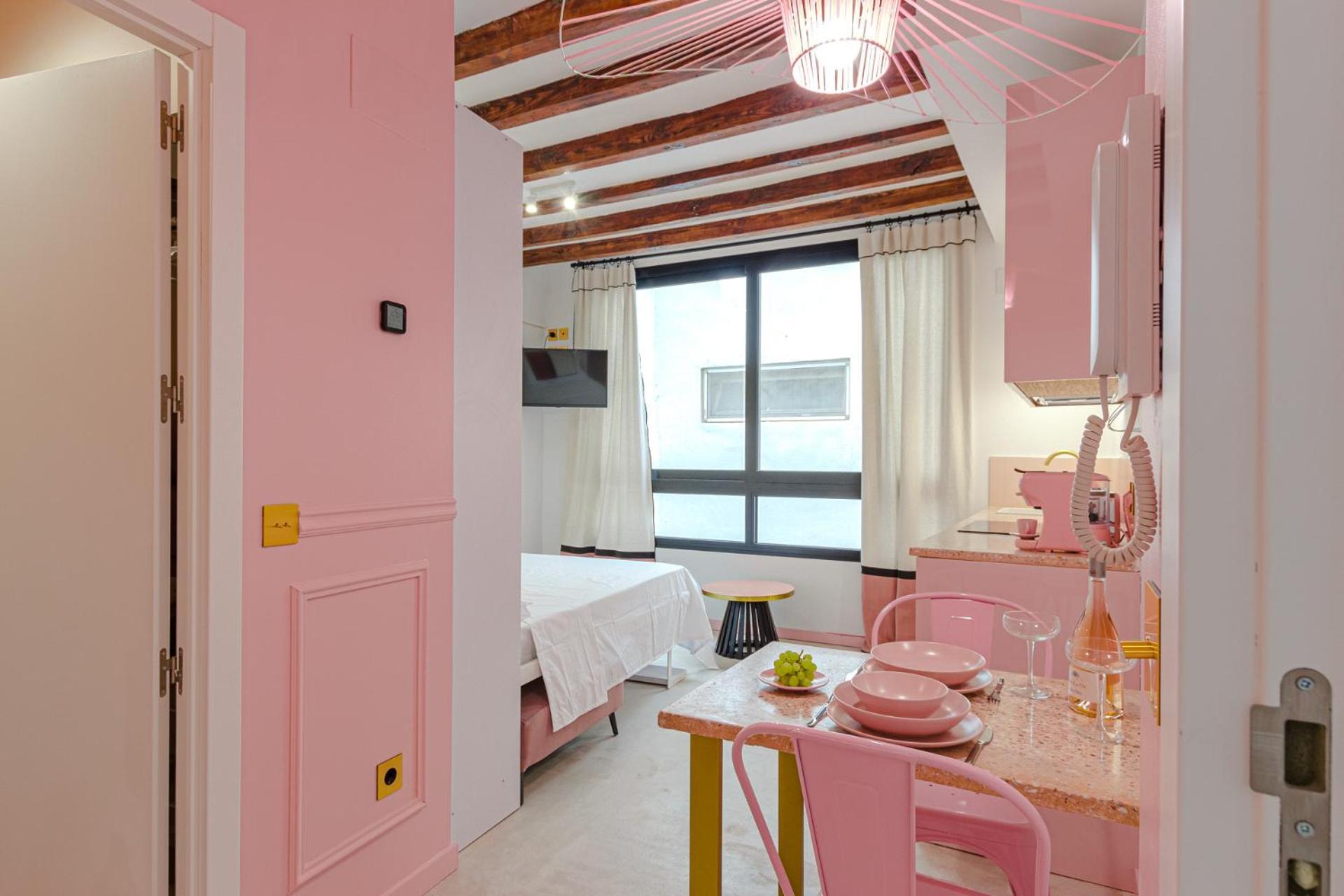 Apartment Glamorous Pink In Center *