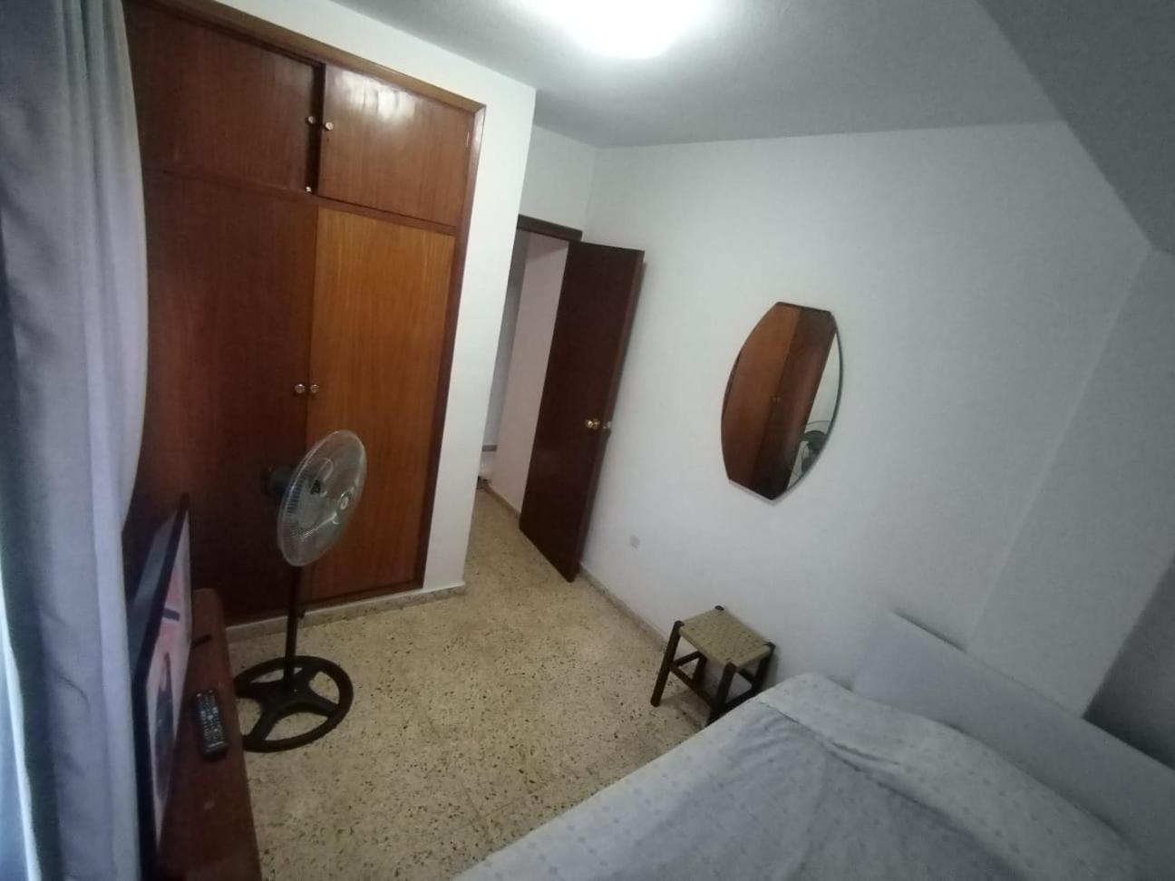 Cama Grande Doble 150 X190 Tv Wifi * Alicante