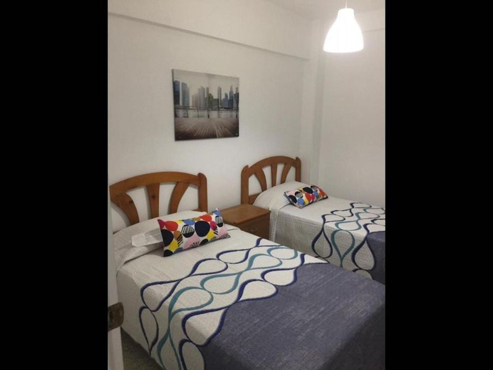 15 Minutes Walk To The Centre And 3 Bedroom Deluxe -esp1yr Apartment Alicante