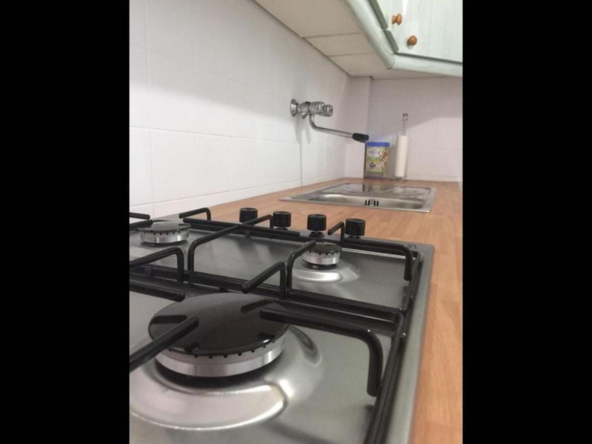 15 Minutes Walk To The Centre And 3 Bedroom Deluxe -esp1yr Apartment *